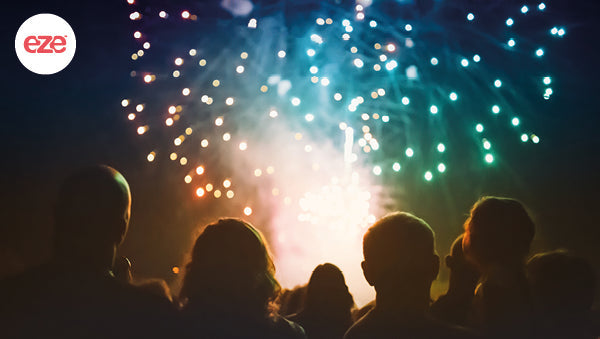 crowd_watching_fireworks