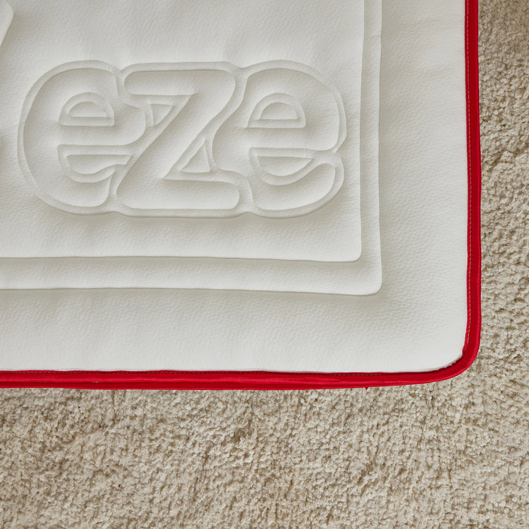 CLOSE UP OF COOLEZE FABRIC SURFACE