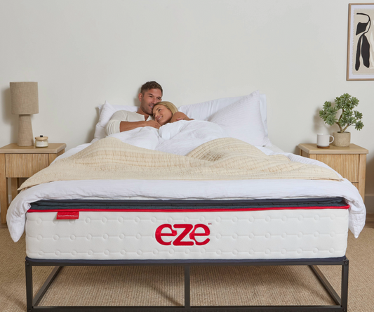 couple_in_bed_on_an_eze_hybrid_ultra_mattress