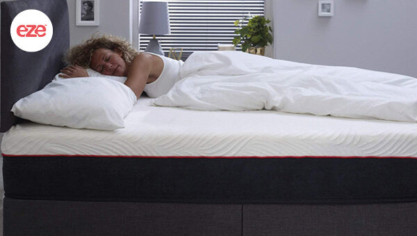 eze_hybrid_mattress_women_sleeping_in_bed