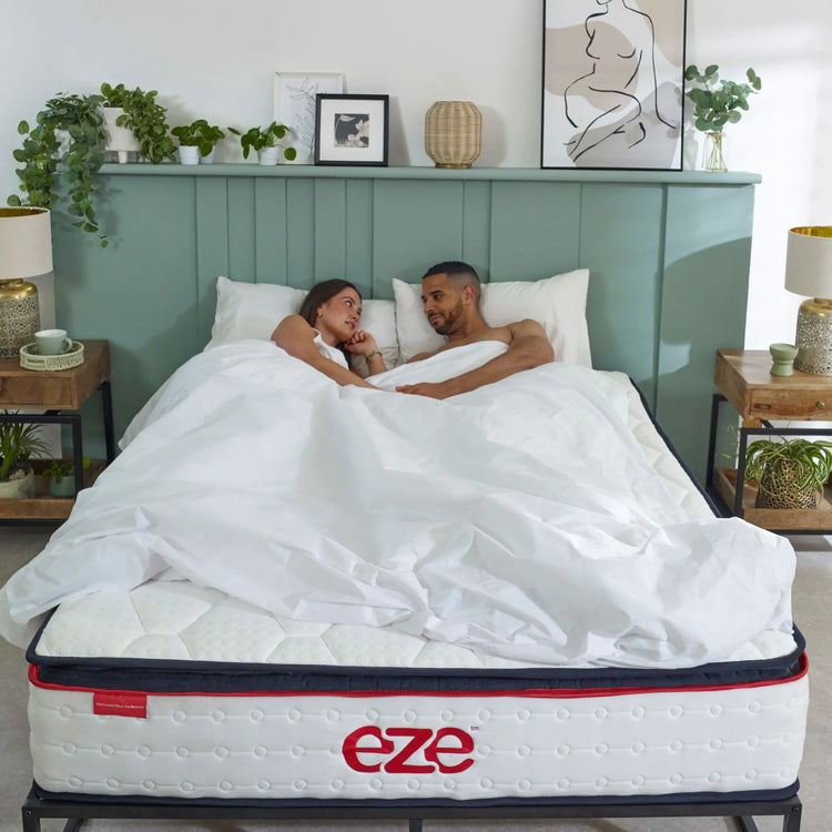 EZE_ULTRA_HYBRID_MATTRESS__LIFESTYLE_COUPLE_IN_BED